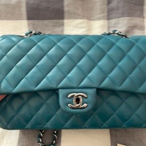 Like new Chanel flapbag only used a couple times